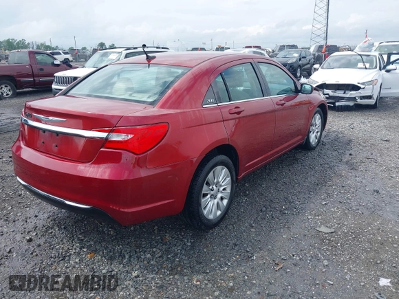 2013 Chrysler 200 LX z VIN 1C3CCBAG2DN767549, wystawiony jako IAAI lot #42081076 z przebiegiem 121 759 mil mil oraz . Historia ofert i sprzedaży dostępna na DreamBid. Obrazek 4.
