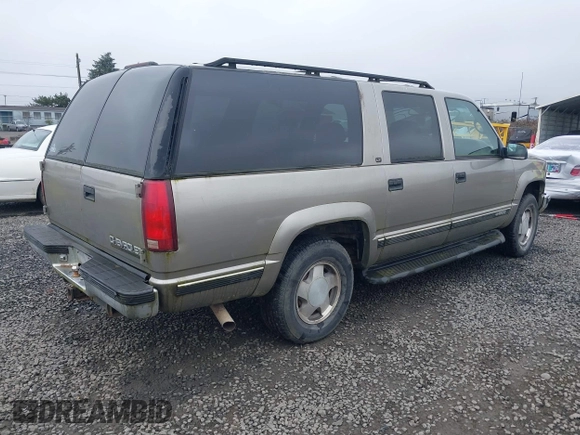 1999 Chevrolet Suburban z VIN 3GNFK16RXXG156463, wystawiony jako IAAI lot #41745169 z przebiegiem 165 541 mil mil oraz . Historia ofert i sprzedaży dostępna na DreamBid. Obrazek 4.
