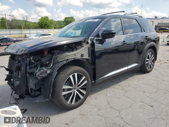 2024 Nissan Pathfinder Platinum z VIN 5N1DR3DK8RC212561, wystawiony jako Copart lot #54729585 z przebiegiem 46 647 mil mil oraz Czysty tytuł • Clean title. Historia ofert i sprzedaży dostępna na DreamBid. Obrazek 1.