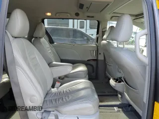 2013 Toyota Sienna XLE с VIN 5TDDK3DC2DS065291, выставлен на аукционе Copart как лот 60814175 с пробегом 170 626 миль миль и Чистый • Clean title. История ставок и продаж доступна на DreamBid. Изображение 11.