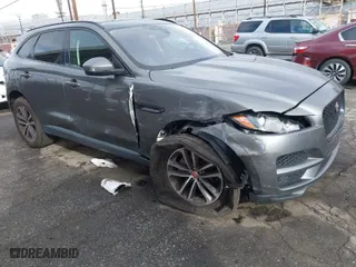 2018 Jaguar F-PACE 25t Premium with VIN SADCJ2FX0JA290251, listed as a IAAI auction lot 41776104 with 67,211 mi miles. Bid and sale history available at carsss.com. Image 1.