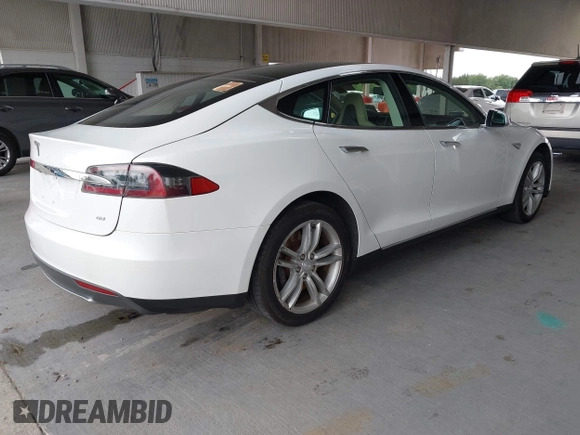 2014 Tesla Model S 60 with VIN 5YJSA1S16EFP53350, listed as a IAAI auction lot 42239753 with 104,985 mi miles and . Bid and sale history available at DreamBid. Image 4.