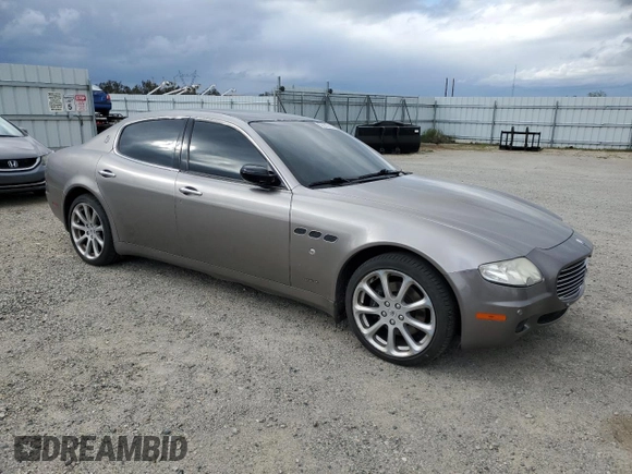 2005 Maserati Quattroporte z VIN ZAMCE39A050017377, wystawiony jako Copart lot #50191415 z przebiegiem 39 545 mil mil oraz Czysty tytuł • Clean title. Historia ofert i sprzedaży dostępna na DreamBid. Obrazek 4.