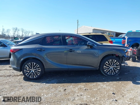 2024 Lexus RX 350h z VIN 2T2BBMCA5RC049966, wystawiony jako IAAI lot #41597363 z przebiegiem 12 936 mil mil oraz . Historia ofert i sprzedaży dostępna na DreamBid. Obrazek 14.
