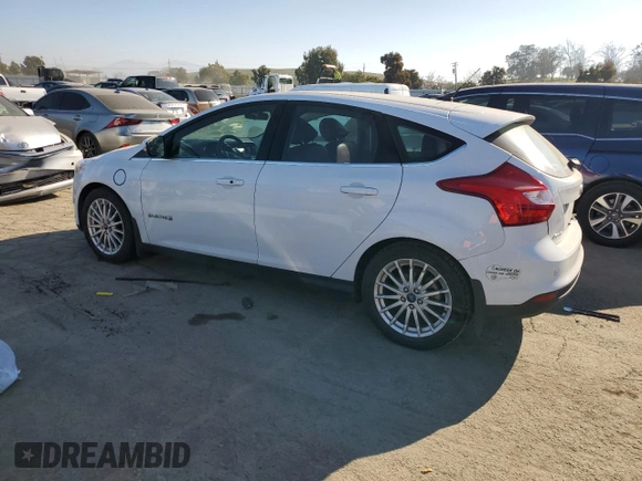 2014 Ford Focus Electric z VIN 1FADP3R47EL364156, wystawiony jako Copart lot #88815175 z przebiegiem 80 828 mil mil oraz Szkody całkowita. Historia ofert i sprzedaży dostępna na DreamBid. Obrazek 2.