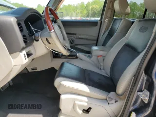 2008 Jeep Commander Overland z VIN 1J8HG68268C235609, wystawiony jako Copart lot #53258215 z przebiegiem 180 959 mil mil oraz Szkoda całkowita • Salvage title. Historia ofert i sprzedaży dostępna na DreamBid. Obrazek 7.