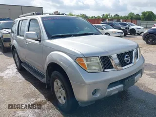 2005 Nissan Pathfinder SE z VIN 5N1AR18U25C781547, wystawiony jako IAAI lot #42284394 z przebiegiem 184 942 mil mil oraz . Historia ofert i sprzedaży dostępna na DreamBid. Obrazek 1.