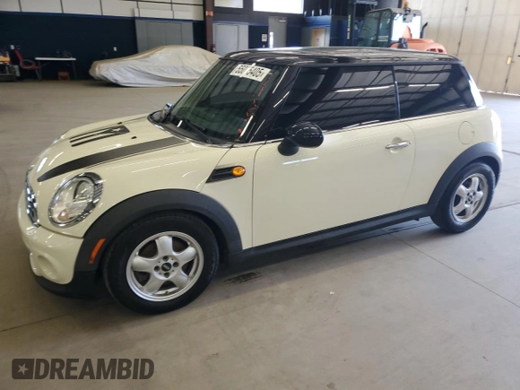 2011 MINI Hardtop with VIN WMWSU3C56BT098018, listed as a Copart auction lot 55075405 with 130,889 mi miles and Clean Title. Bid and sale history available at DreamBid. Image 1.