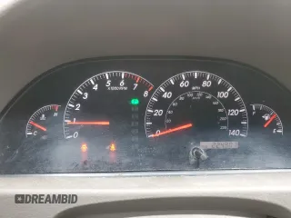 2005 Toyota Camry STD z VIN 4T1BE32K55U505585, wystawiony jako Copart lot #56913705 z przebiegiem 361 943 mil mil oraz Czysty tytuł • Clean title. Historia ofert i sprzedaży dostępna na DreamBid. Obrazek 9.