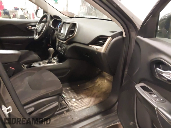 2016 Jeep Cherokee Latitude z VIN 1C4PJMCS2GW133592, wystawiony jako IAAI lot #41523996 z przebiegiem 193 154 mil mil oraz . Historia ofert i sprzedaży dostępna na DreamBid. Obrazek 5.