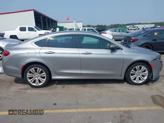 2015 Chrysler 200 Limited z VIN 1C3CCCAB5FN545827, wystawiony jako IAAI lot #42370385 z przebiegiem 134 318 mil mil oraz . Historia ofert i sprzedaży dostępna na DreamBid. Obrazek 13.
