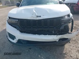 2023 Jeep Grand Cherokee Altitude z VIN 1C4RJHAG5PC609379, wystawiony jako IAAI lot #41599379 z przebiegiem 16 151 mil mil oraz . Historia ofert i sprzedaży dostępna na DreamBid. Obrazek 6.