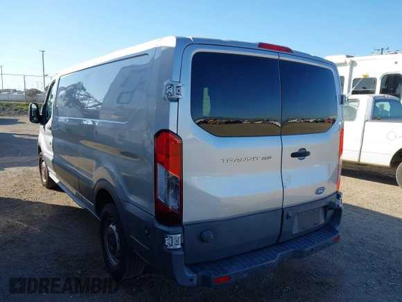2017 Ford Transit z VIN 1FTYR2YMXHKA63019, wystawiony jako IAAI lot #41613283 z przebiegiem 182 946 mil mil oraz . Historia ofert i sprzedaży dostępna na DreamBid. Obrazek 3.
