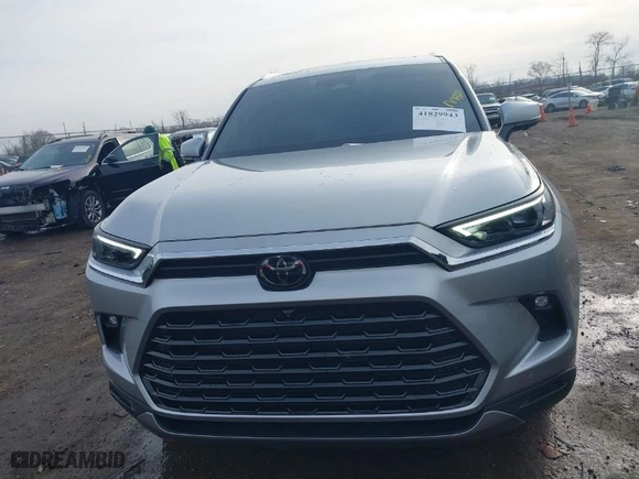 2024 Toyota Grand Highlander XLE with VIN 5TDAAAB59RS010228, listed as a IAAI auction lot 41829943 with 11,436 mi miles. Bid and sale history available at carsss.com. Image 13.