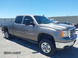 2013 GMC Sierra 2500HD SLE z VIN 1GT120C88DF184817, wystawiony jako IAAI lot #42233528 z przebiegiem 78 636 mil mil oraz . Historia ofert i sprzedaży dostępna na DreamBid. Obrazek 1.