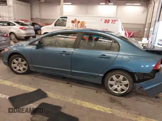 2008 Honda Civic LX z VIN 1HGFA16558L069455, wystawiony jako IAAI lot #41623815 z przebiegiem 205 009 mil mil oraz . Historia ofert i sprzedaży dostępna na DreamBid. Obrazek 13.