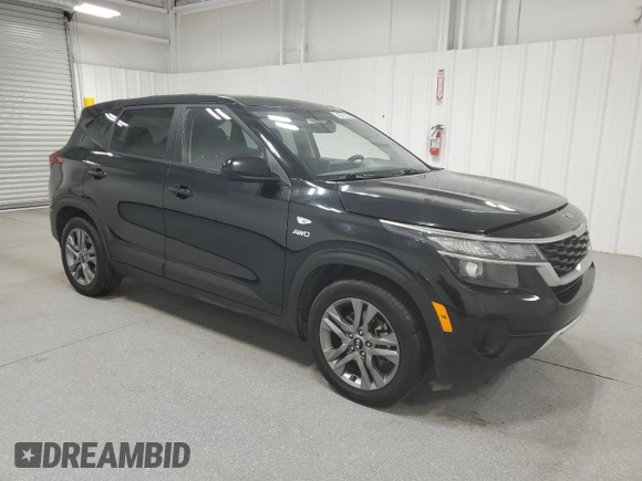 2021 Kia Seltos LX with VIN KNDEPCAA8M7230201, listed as a Copart auction lot 65200625 with 152,581 mi miles and Clean title. Bid and sale history available at DreamBid. Image 4.