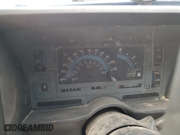1994 GMC Jimmy SL z VIN 1GKCS13WXR0532905, wystawiony jako Copart lot #60670404 z przebiegiem 116 002 mil mil oraz Nie do naprawy. Historia ofert i sprzedaży dostępna na DreamBid. Obrazek 9.