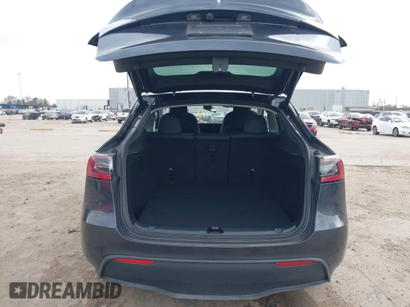 2024 Tesla Model Y Long Range with VIN 7SAYGDEE0RA261489, listed as a IAAI auction lot 41729325 with 5,060 mi miles. Bid and sale history available at carsss.com. Image 20.