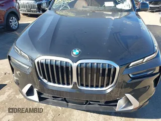 2023 BMW X7 xDrive40i z VIN 5UX23EM04P9P86560, wystawiony jako IAAI lot #41284910 z przebiegiem 13 661 mil mil oraz . Historia ofert i sprzedaży dostępna na DreamBid. Obrazek 6.