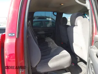 2005 GMC Sierra 1500 SLE z VIN 2GTEC13T951199456, wystawiony jako IAAI lot #41713285 z przebiegiem 219 386 mil mil oraz . Historia ofert i sprzedaży dostępna na DreamBid. Obrazek 8.