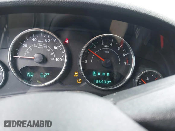 2018 Jeep Wrangler Unlimited Sport S z VIN 1C4HJWDG2JL930461, wystawiony jako IAAI lot #42042644 z przebiegiem 136 530 mil mil oraz . Historia ofert i sprzedaży dostępna na DreamBid. Obrazek 7.