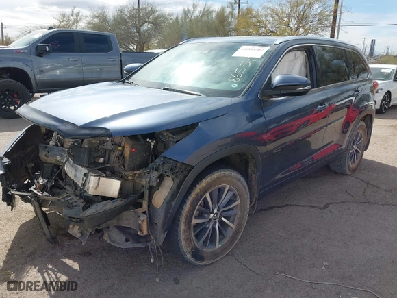 2018 Toyota Highlander SE with VIN 5TDJZRFH6JS865517, listed as a IAAI auction lot 41583567 with 77,274 mi miles. Bid and sale history available at carsss.com. Image 18.