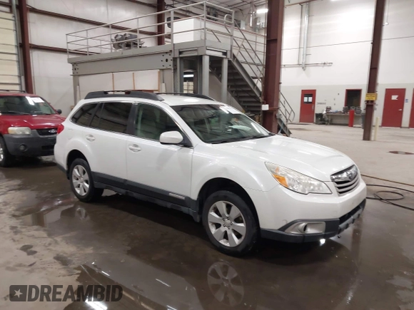 2011 Subaru Outback 2.5i Prem AWP with VIN 4S4BRBCC2B3442565, listed as a IAAI auction lot 42032820 with 207,677 mi miles. Bid and sale history available at carsss.com. Image 1.