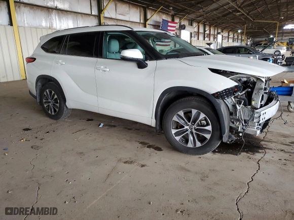 2020 Toyota Highlander XLE with VIN 5TDGZRBH3LS522022, listed as a Copart auction lot 48935615 with 71,332 mi miles and Salvage Title. Bid and sale history available at carsss.com. Image 4.