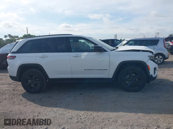 2023 Jeep Grand Cherokee Altitude z VIN 1C4RJHAG5PC609379, wystawiony jako IAAI lot #41599379 z przebiegiem 16 151 mil mil oraz . Historia ofert i sprzedaży dostępna na DreamBid. Obrazek 13.