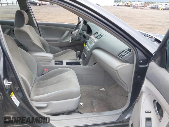 2008 Toyota Camry LE z VIN 4T4BE46K98R035264, wystawiony jako IAAI lot #42271383 z przebiegiem 260 977 mil mil oraz . Historia ofert i sprzedaży dostępna na DreamBid. Obrazek 5.