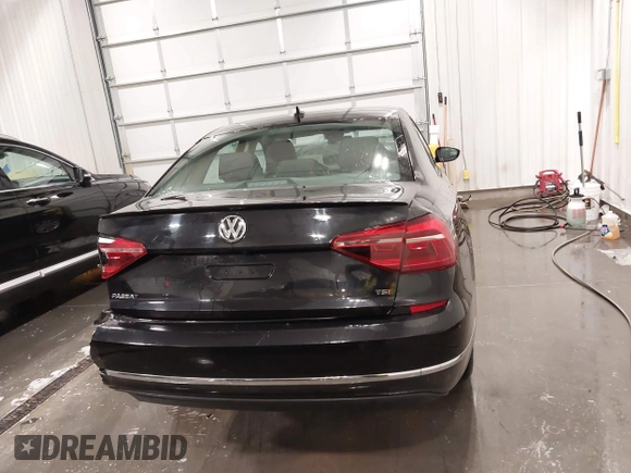 2019 Volkswagen Passat Wolfsburg Edition z VIN 1VWLA7A36KC004077, wystawiony jako IAAI lot #42164379 z przebiegiem 50 498 mil mil oraz . Historia ofert i sprzedaży dostępna na DreamBid. Obrazek 17.