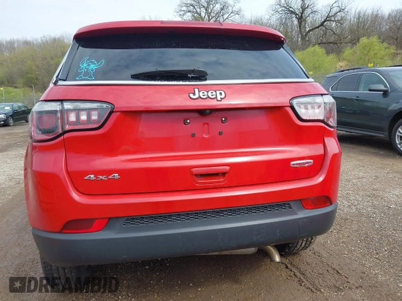 2019 Jeep Compass Latitude z VIN 3C4NJDBB6KT849953, wystawiony jako IAAI lot #42127184 z przebiegiem 47 361 mil mil oraz . Historia ofert i sprzedaży dostępna na DreamBid. Obrazek 16.