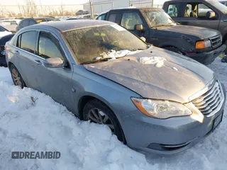 2014 Chrysler 200 Touring с VIN 1C3CCBBB2EN186251, выставлен на аукционе IAAI как лот 41739308 с пробегом 170 877 миль миль и . История ставок и продаж доступна на DreamBid. Изображение 1.