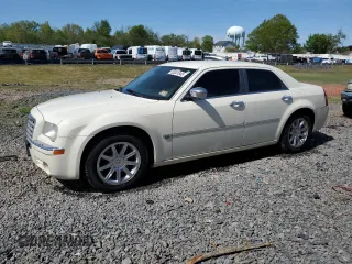 2006 Chrysler 300 C z VIN 2C3LA63H16H178846, wystawiony jako Copart lot #55301845 z przebiegiem 193 003 mil mil oraz Szkoda całkowita • Salvage title. Historia ofert i sprzedaży dostępna na DreamBid. Obrazek 1.