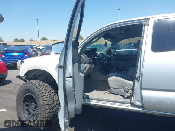2008 Toyota Tacoma with VIN 5TEUU42N58Z522656, listed as a IAAI auction lot 42151670 with Not Provided miles and . Bid and sale history available at carsss.com. Image 5.