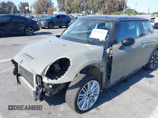 2019 MINI Hardtop Cooper S z VIN WMWXP7C51K2A50911, wystawiony jako IAAI lot #42194823 z przebiegiem 32 820 mil mil oraz . Historia ofert i sprzedaży dostępna na DreamBid. Obrazek 6.