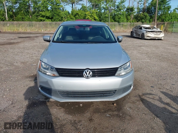 2014 Volkswagen Jetta SE с VIN 3VWD17AJ3EM227750, выставлен на аукционе IAAI как лот 42451317 с пробегом 138 666 миль миль и . История ставок и продаж доступна на DreamBid. Изображение 6.
