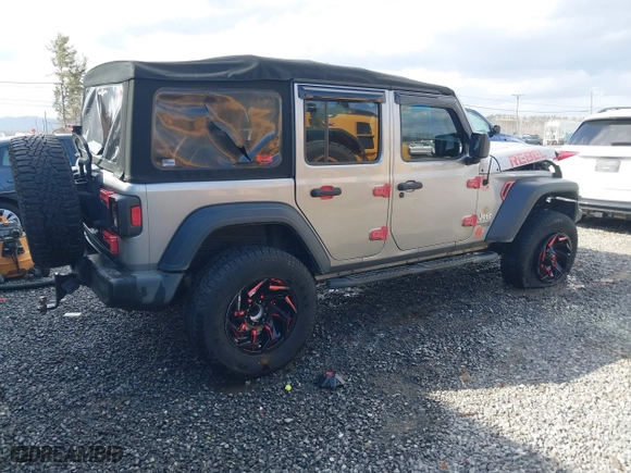 2018 Jeep Wrangler Unlimited Sport S with VIN 1C4HJXDG0JW250952, listed as a IAAI auction lot 41641476 with 117,284 mi miles. Bid and sale history available at carsss.com. Image 4.