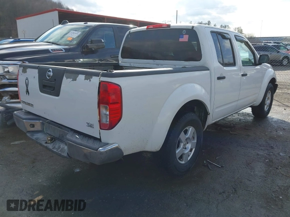 2007 Nissan Frontier SE z VIN 1N6AD07UX7C421926, wystawiony jako IAAI lot #41510697 z przebiegiem 273 908 mil mil oraz . Historia ofert i sprzedaży dostępna na DreamBid. Obrazek 4.