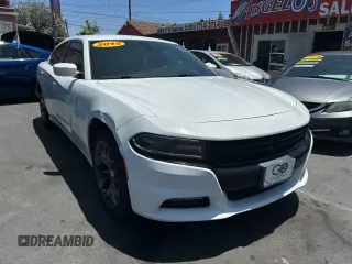 2015 Dodge Charger SXT z VIN 2C3CDXHG3FH832453, wystawiony jako Copart lot #61962445 z przebiegiem 179 295 mil mil oraz Czysty tytuł • Clean title. Historia ofert i sprzedaży dostępna na DreamBid. Obrazek 1.