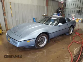 1984 Chevrolet Corvette z VIN 1G1AY0788E5113478, wystawiony jako Copart lot #60860615 z przebiegiem Nie podano mil oraz Czysty tytuł • Clean title. Historia ofert i sprzedaży dostępna na DreamBid. Obrazek 1.