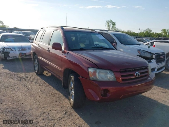 2005 Toyota Highlander with VIN JTEGP21A950079653, listed as a IAAI auction lot 42032474 with 204,316 mi miles. Bid and sale history available at carsss.com. Image 1.