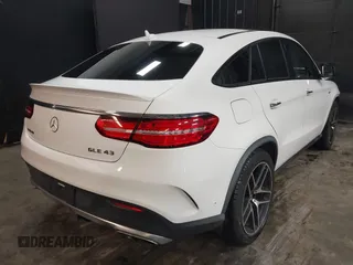 2017 Mercedes-Benz GLE 43 AMG z VIN 4JGED6EBXHA072090, wystawiony jako IAAI lot #41452405 z przebiegiem 71 457 mil mil oraz . Historia ofert i sprzedaży dostępna na DreamBid. Obrazek 4.
