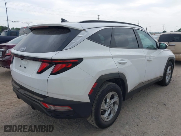 2024 Hyundai Tucson SEL with VIN 5NMJB3DE7RH427985, listed as a IAAI auction lot 42113557 with 18,181 mi miles. Bid and sale history available at carsss.com. Image 4.
