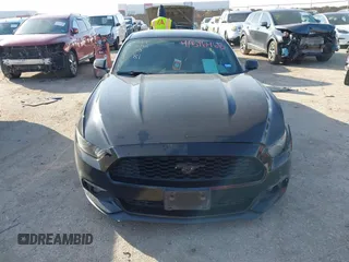 2017 Ford Mustang EcoBoost z VIN 1FA6P8TH1H5272339, wystawiony jako IAAI lot #41576468 z przebiegiem 125 455 mil mil oraz . Historia ofert i sprzedaży dostępna na DreamBid. Obrazek 12.