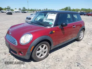 2007 MINI Hardtop z VIN WMWMF33597TT58390, wystawiony jako IAAI lot #42126289 z przebiegiem 111 103 mil mil oraz . Historia ofert i sprzedaży dostępna na DreamBid. Obrazek 2.
