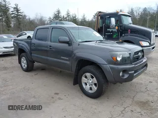 2011 Toyota Tacoma with VIN 3TMLU4EN9BM063918, listed as a IAAI auction lot 41661515 with 125,821 mi miles. Bid and sale history available at carsss.com. Image 1.