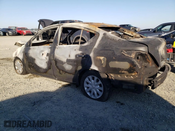 2015 Nissan Versa SV z VIN 3N1CN7AP3FL817657, wystawiony jako Copart lot #42966555 z przebiegiem Nie podano mil oraz Nie do naprawy • Non repairable. Historia ofert i sprzedaży dostępna na DreamBid. Obrazek 2.