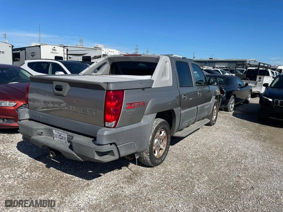 2002 Chevrolet Avalanche with VIN 3GNEC13T82G302926, listed as a Copart auction lot 47324455 with 379,025 mi miles and Clean Title. Bid and sale history available at carsss.com. Image 4.